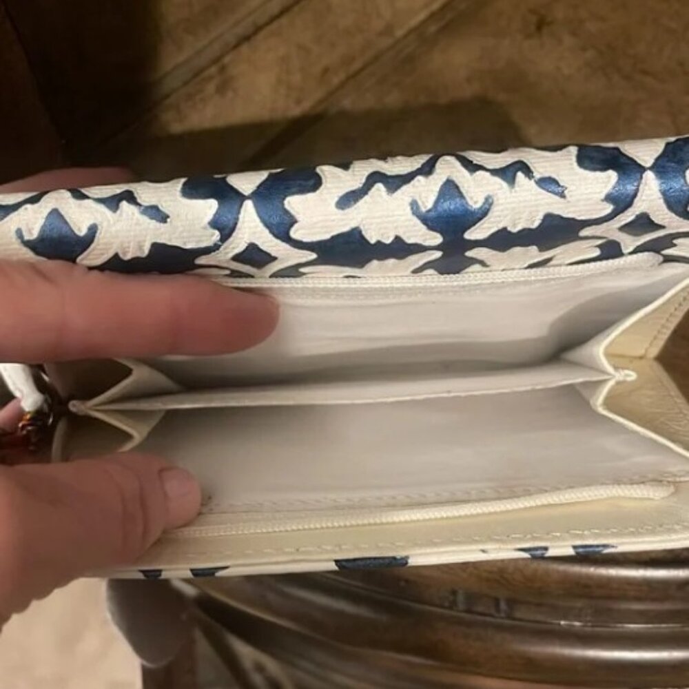 Blue and White Leather Myra Wallet - Picture 4 of 4